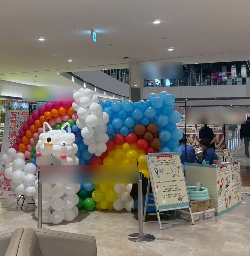 バルーンで装飾された会場